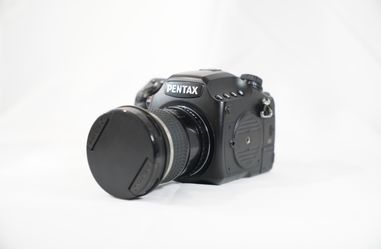 Pentax 645D 40MP medium format Camera with FA 35mm f3.5 Lens set