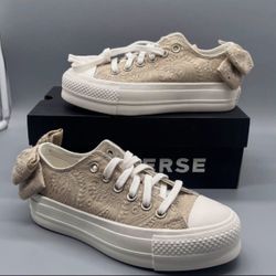 Converse  Size 5