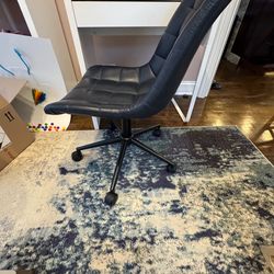 Kids desk with chair ! Great condition! Everything works as should