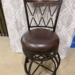 Set of 4 Swivel Stools/Chair For Kitchen Counter/Bar