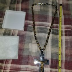 BRAND NEW NEVER USED STAINLESS STEEL PENDANT AND CHAIN