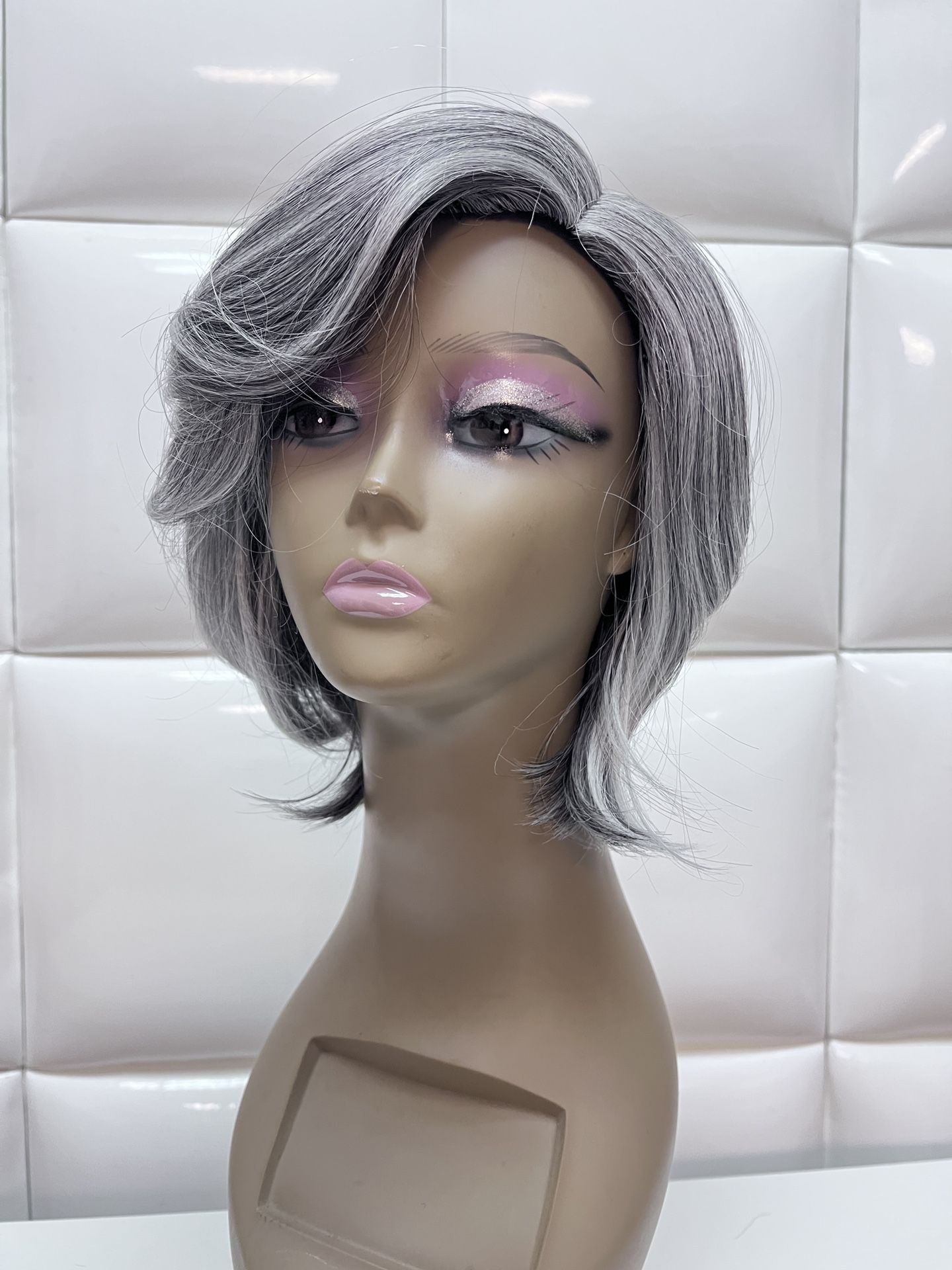 Synthetic Hair Short Wig- Mature Grey Silver Hair-brand New $30-Peluca  Nueva De Pelo Sintético Canoso 
