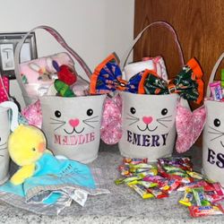 Embroidered Easter Baskets 