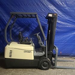 2016 Crown Electric Sit-down Forklift SC5245-40