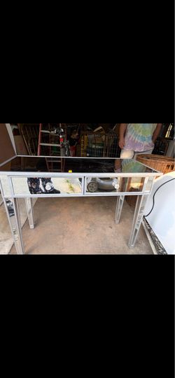 Mirrored 2- drawer vanity