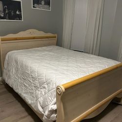 Girl's Bedroom Set