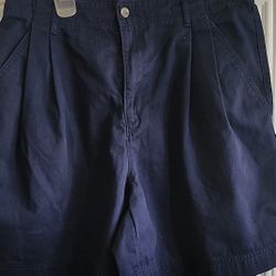 Womans St. John's Bay 18W Dark Blue Pleated Shorts For The Plus Size. 2 Deep Side Pockets, 1 Rear, inseam 7", belt loops, elastic in rear sides. 100% 
