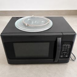 Hamilton Beach Black Microwave Oven with Glass Turntable – Works Great pick up only