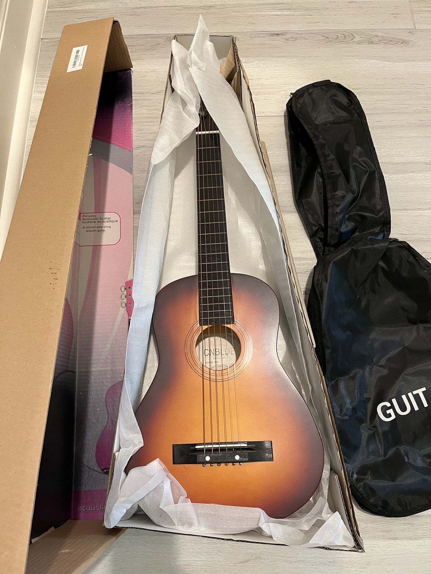 Brand New CNBLUE Acoustic Guitar Kid  Beginner 1/2 Size   6 Steel Strings 30 Inch Basswood With Bag 