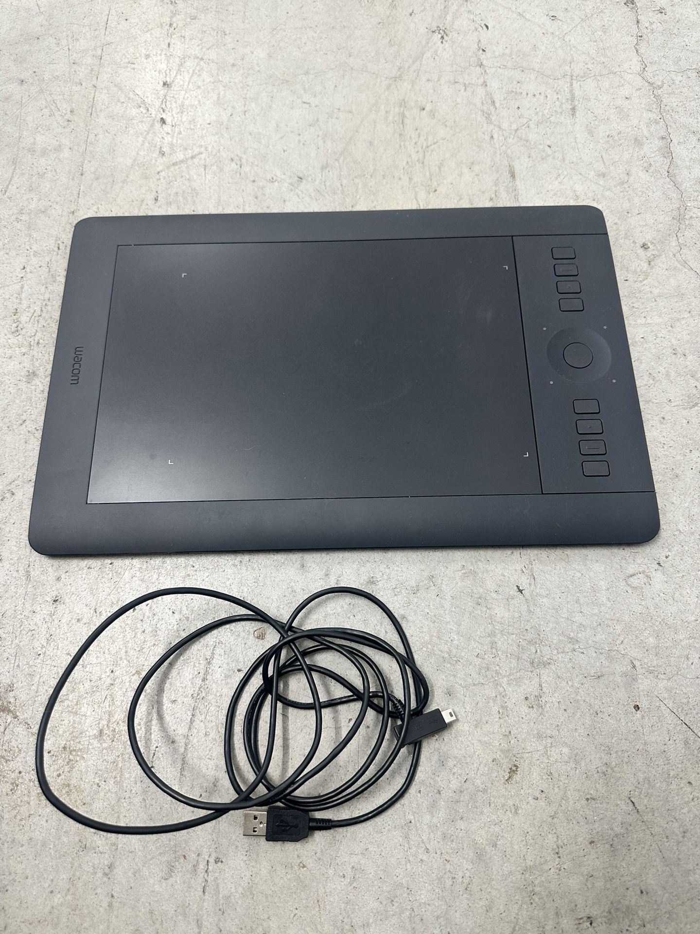 Wacom PTH-651 Intuos Pro Medium Creative Pen & Touch Tablet Excellent