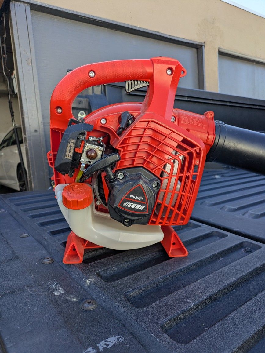 ECHO PB-2520 Handheld Gas Leaf Blower for Sale in Orange, CA - OfferUp