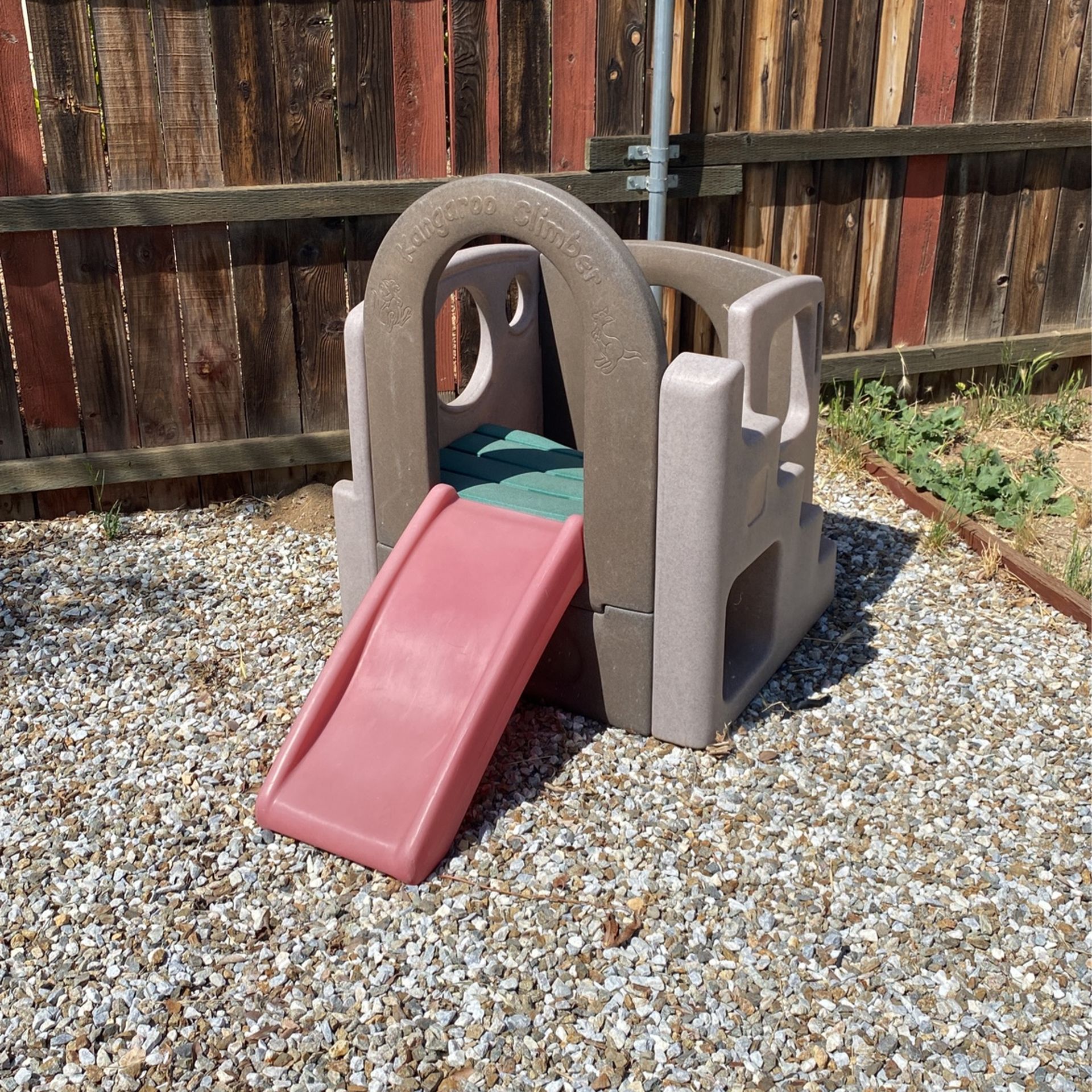 Kangaroo climber Kids slide