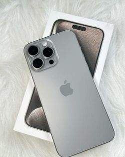 Unlocked - iPhone 15 Pro Max - Natural Titanium - 512GB