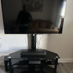 Selling 55 Inch Tlc Tv With Stand And A 50 Inch Tlc Tv