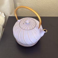 Tea pot