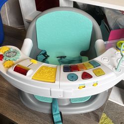 Nice 3-in-1 Discovery Seat and Booster for activity and Feeding. 