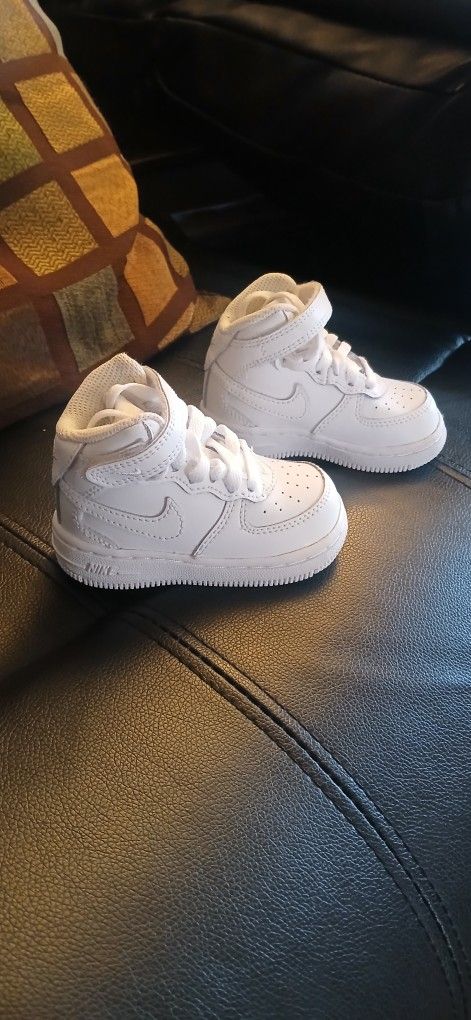 Nike Force 1 Mid Le