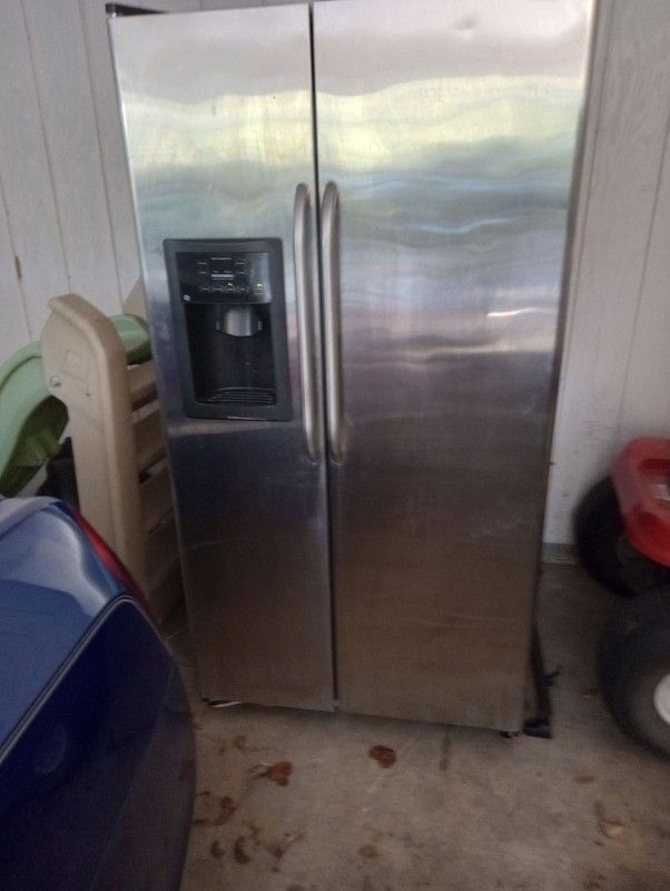 GE Side By Side Refrigerator