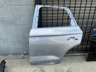 2018-2024 AUDI Q5 LEFT REAR DOOR OEM