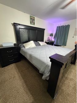 King Bedroom Set – 5 Piece Matching Set – Black Ashley Style Furniture