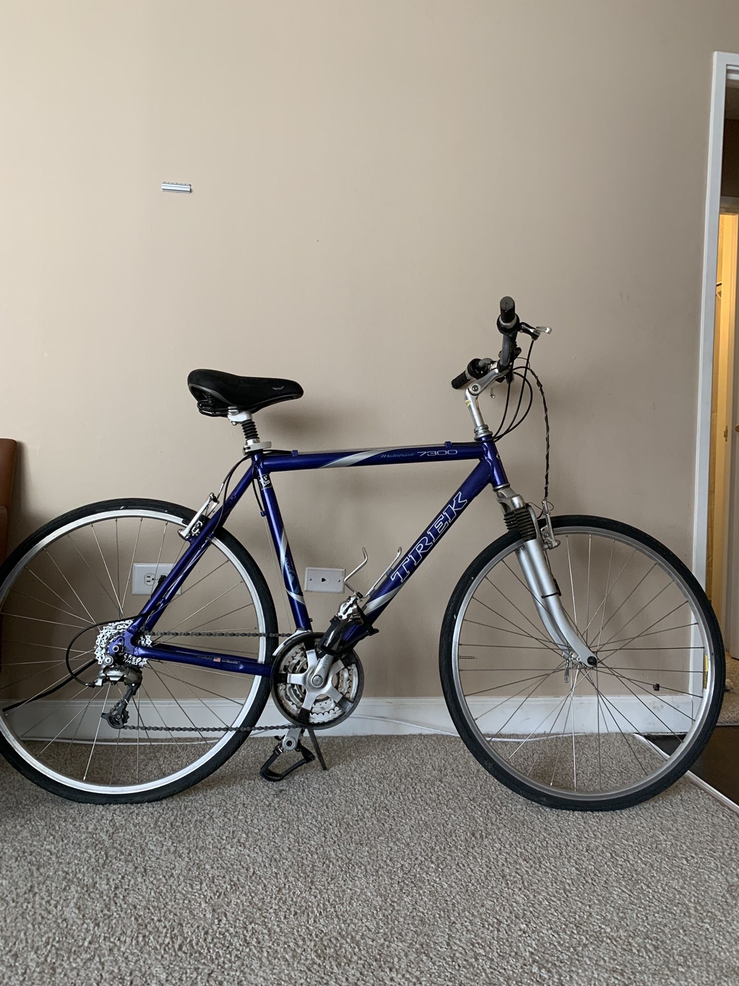 Trek 7300 hotsell multitrack hybrid bike