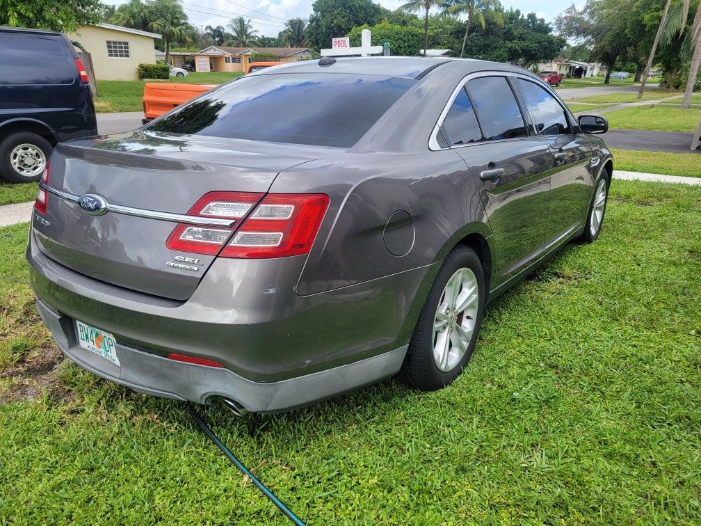 2013 Ford Taurus