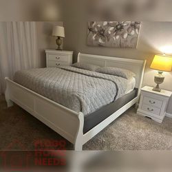 4- Pieces White finish king & Queen size Bedroom set