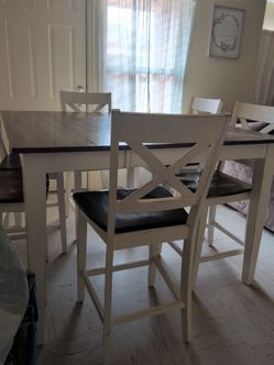 White tall  table