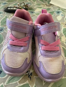 Girls tennis shoes