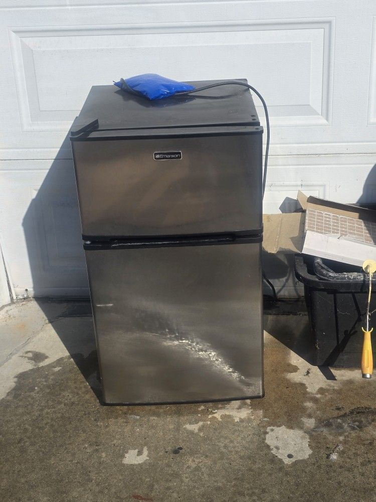 Emerson Mini Fridge