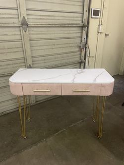 Sample For Sale, 39” Vanity , Pink ❤️