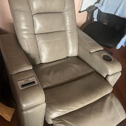 Sofa Offering we 5 recliners