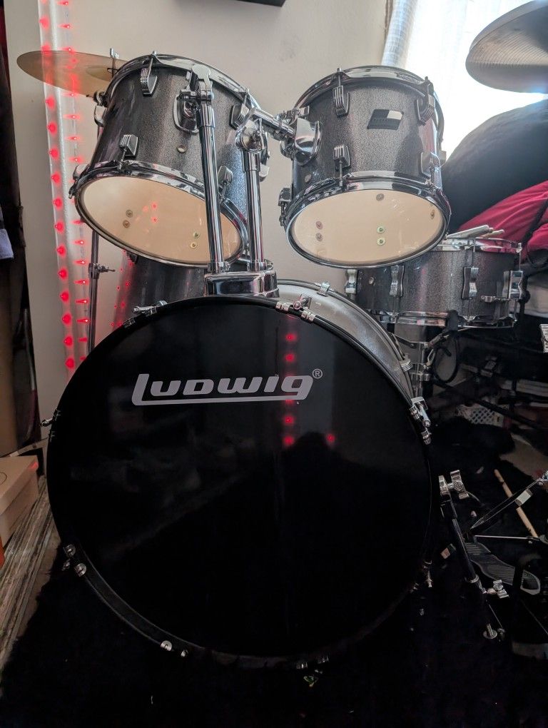 Ludwig 5 Piece Drum Set