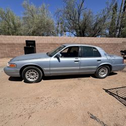 2000 Ford Crown Victoria