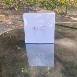 AirPods Pro W/ Wireless Charging Case