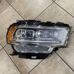 2022 Ram 3500 Passenger Side Headlight