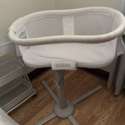HALO BassiNest Luxe Swivel Sleeper