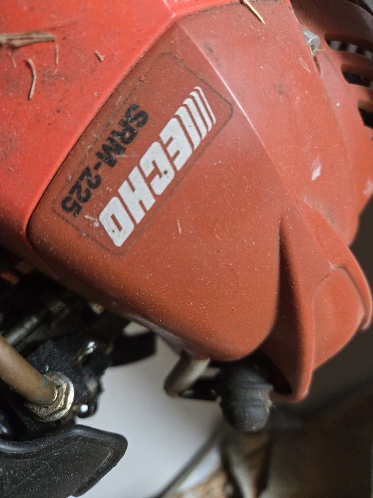 ECHO SRM 225 WEED WACKER OR TRIMMER