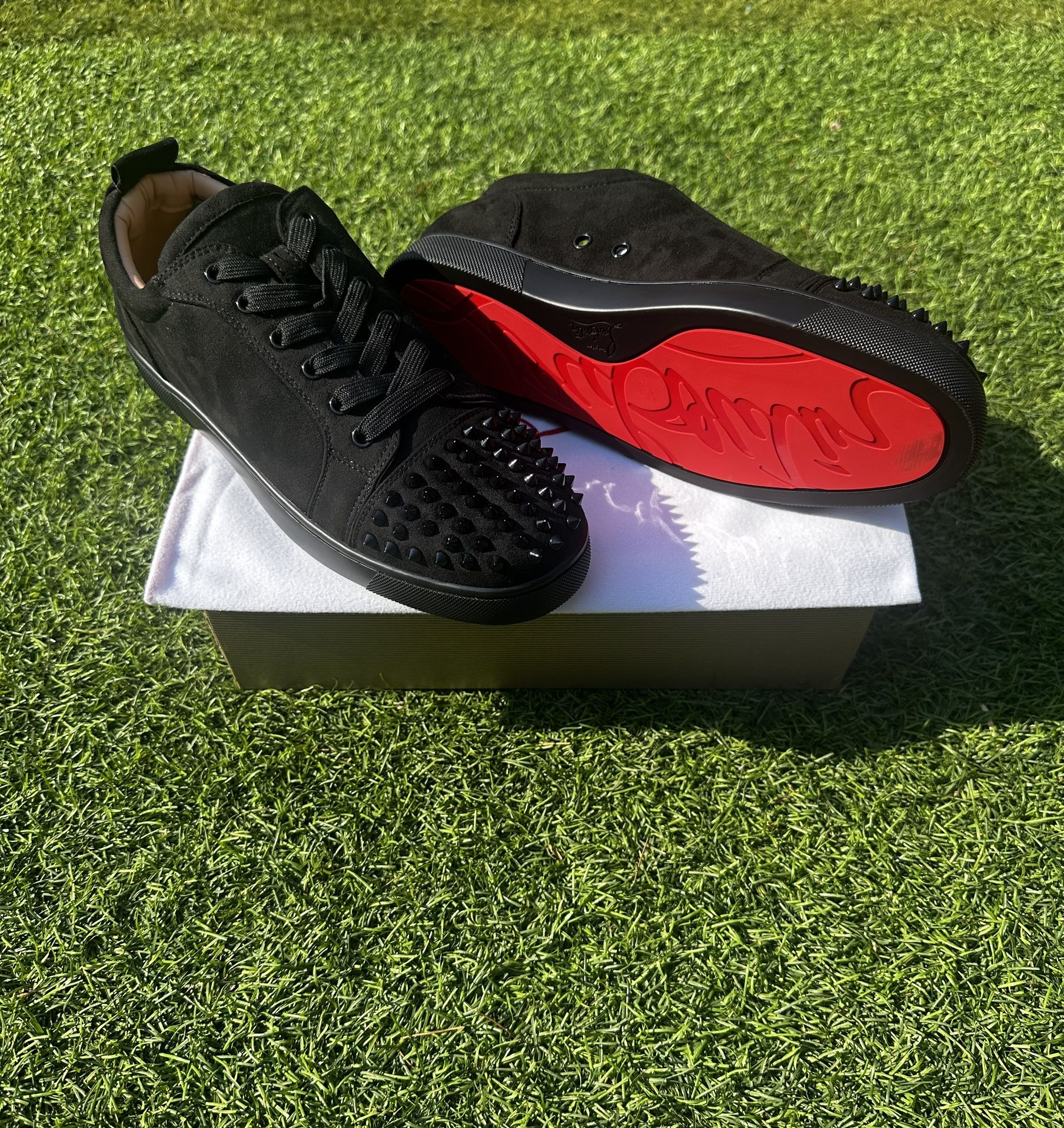 red bottoms dress shoes men Bottom Oxford Shoes: Handmade Leather Wedding It is characterized by its iconic Loubi red interior and a metallic heel which shape evokes spikes in light gold Christian Louboutin Men's Dandelion Black