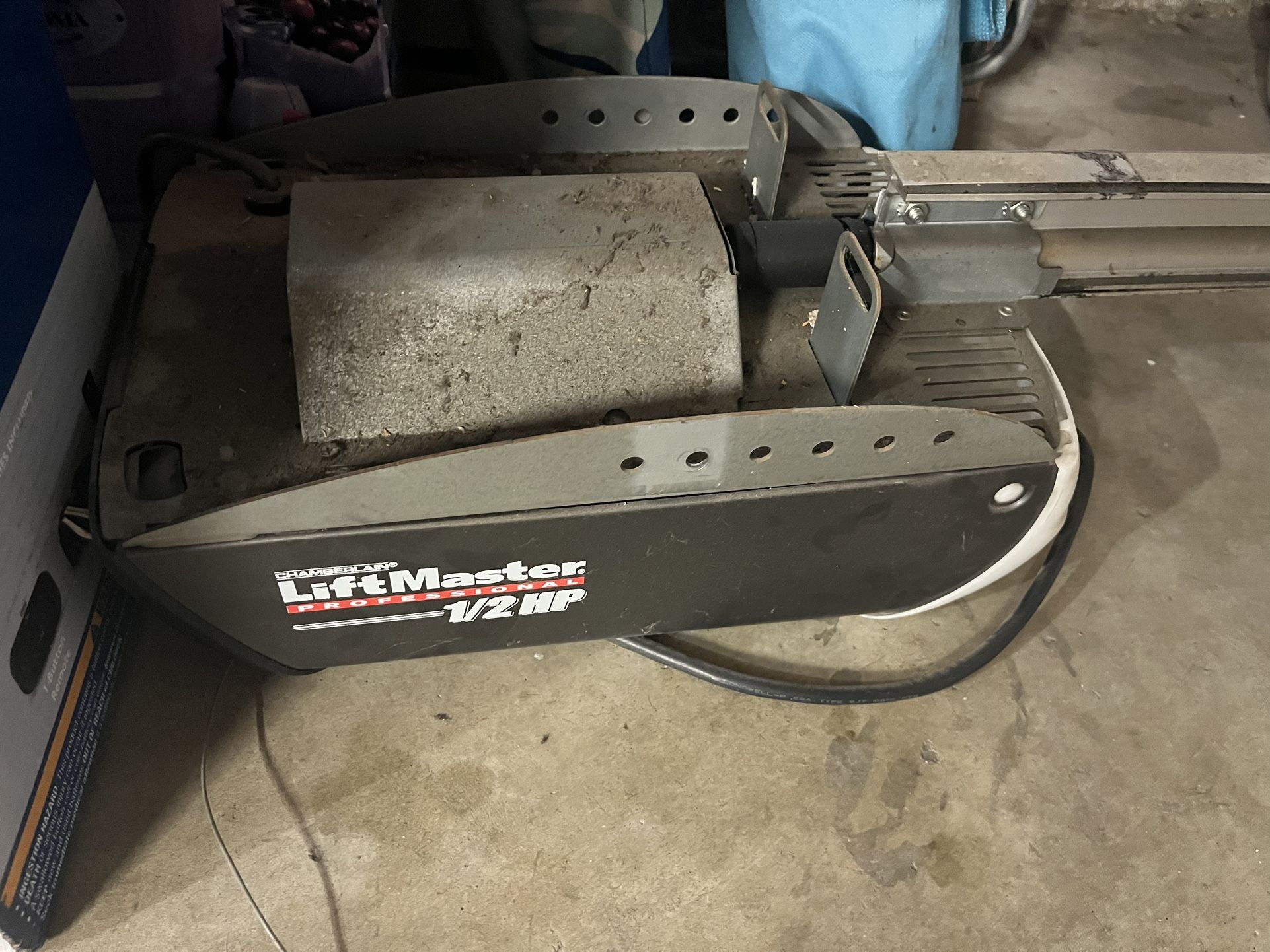 Liftmaster 1/2 HP Garage Opener With 1 Clicker