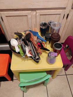 Assorted Kitchen Items