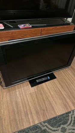 Large Flat Screen TV with Remote