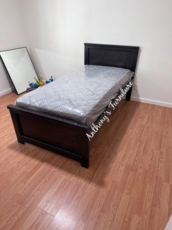 Twin bed & bamboo mattress