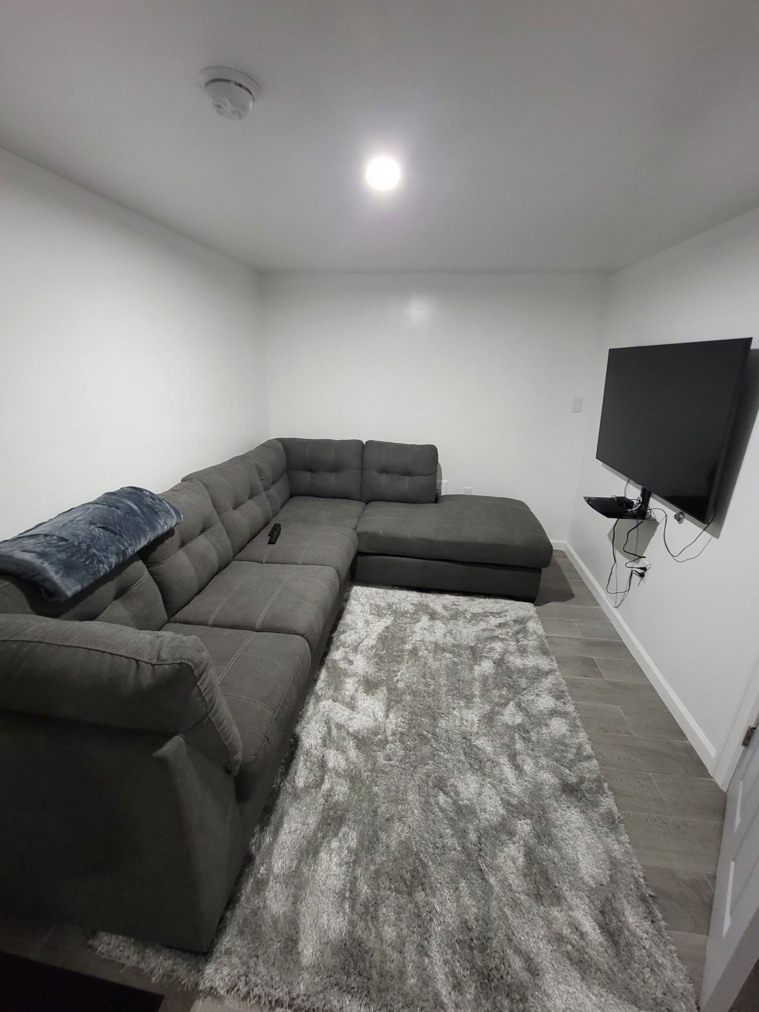 Modern Gray L-Shaped Sectional w/ Right-Facing Chaise