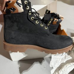BRAND NEW TIMBERLANDS SIZE 12’