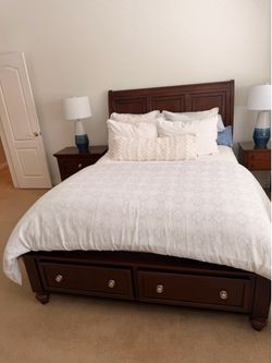 Queen bedroom storage set with sleigh headboard