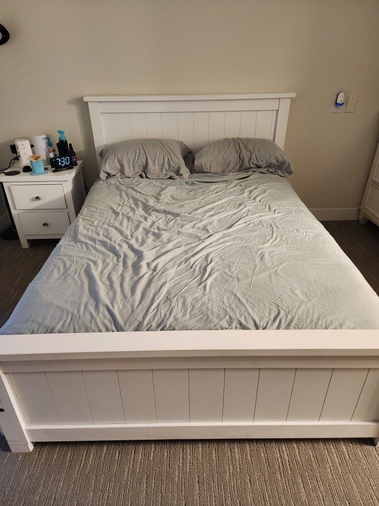 3 Pc Bedroom Set With Full Size Mattress 