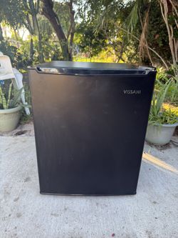 Vissani Mini Refrigerator