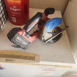 Milwaukee Cordless Saw With Battery
