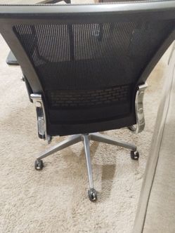 Office chair with free table